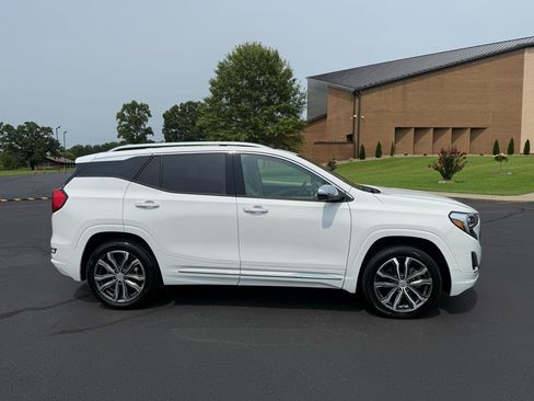Used 2019 GMC Terrain Denali w/ Advanced Safety Package AWD/4WD image 3