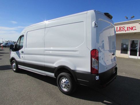 Used 2023 Ford Transit 250 Medium Roof AWD image 9