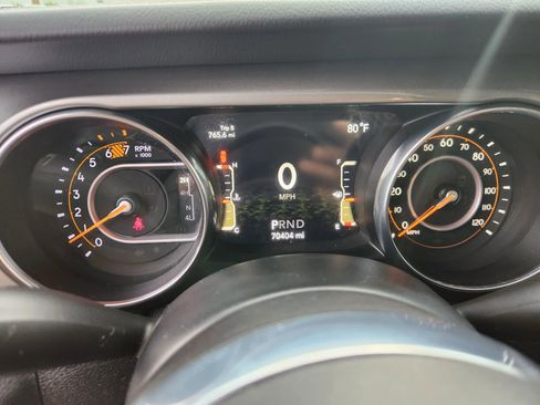 Used 2020 Jeep Wrangler Unlimited Sahara image 31