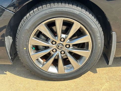 Used 2015 Toyota Camry XLE FWD image 5