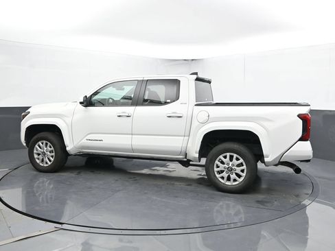 Used 2024 Toyota Tacoma SR5 AWD/4WD image 9