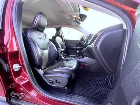 Used 2019 Jeep Cherokee Trailhawk image 15