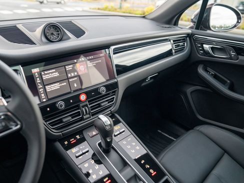 New 2026 Porsche Macan image 17