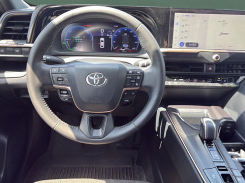 Used 2023 Toyota Crown AWD/4WD image 20