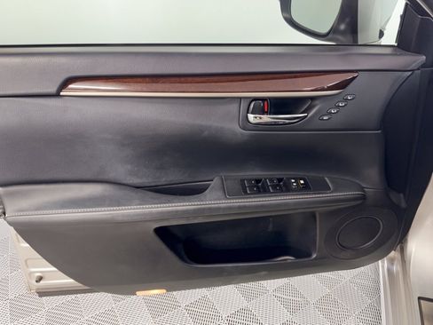 Used 2013 Lexus ES 350 w/ Luxury Pkg FWD image 14
