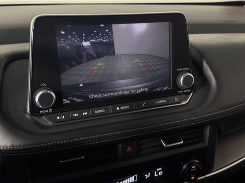 Used 2025 Nissan Rogue SV FWD image 19
