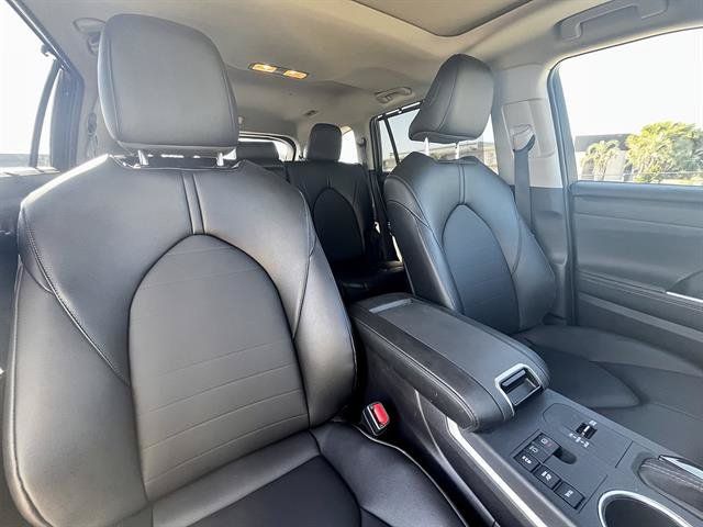 Used 2026 Toyota Highlander XLE AWD/4WD image 13