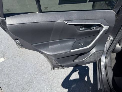 Used 2020 Toyota RAV4 XLE AWD/4WD image 12
