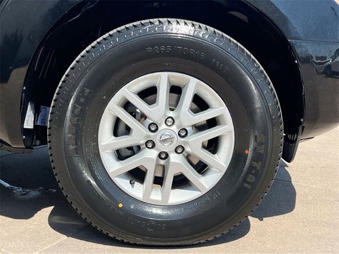 Used 2020 Nissan Frontier SV image 9