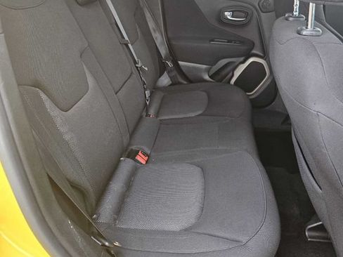 Used 2015 Jeep Renegade Latitude w/ Popular Equipment Group AWD/4WD image 23