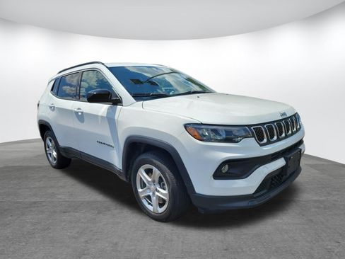 Used 2024 Jeep Compass Latitude AWD/4WD image 19