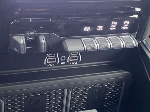 New 2026 RAM 2500 Laramie w/ Night Edition AWD/4WD image 23