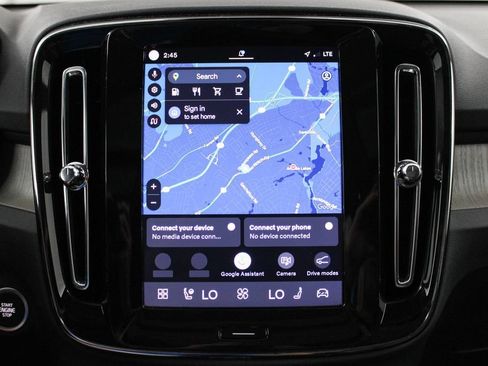 Certified 2025 Volvo XC40 B5 Plus AWD/4WD image 37
