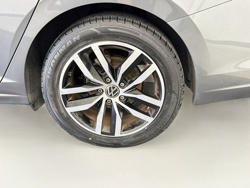 Used 2025 Volkswagen Jetta SE FWD image 11
