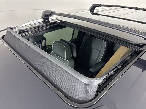 New 2025 Chevrolet Suburban Premier image 22