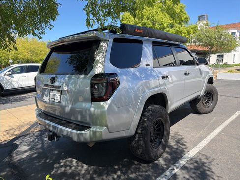 Used 2022 Toyota 4Runner SR5 AWD/4WD image 5