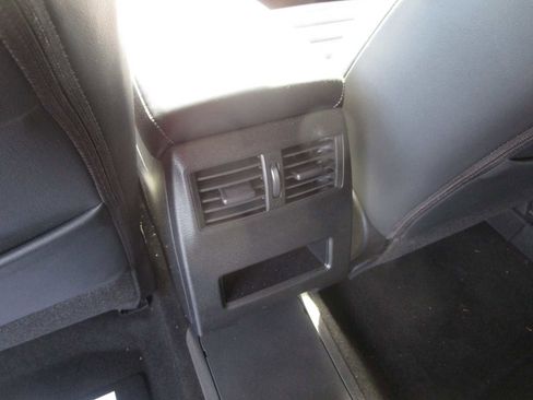 Used 2023 Mitsubishi Outlander SE image 9