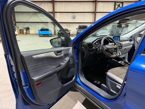 Used 2022 Ford Escape SE FWD image 12