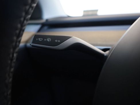 Used 2024 Tesla Model Y Long Range AWD/4WD image 31