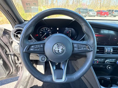 Used 2024 Alfa Romeo Giulia Ti image 19