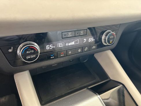 Used 2023 Mitsubishi Outlander SEL image 46