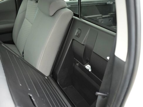 Used 2023 Toyota Tacoma SR5 AWD/4WD image 38