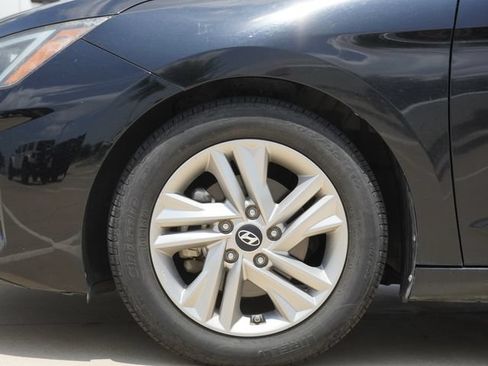 Used 2019 Hyundai Elantra SEL FWD image 5