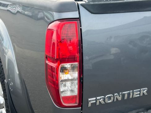 Used 2017 Nissan Frontier SV image 15