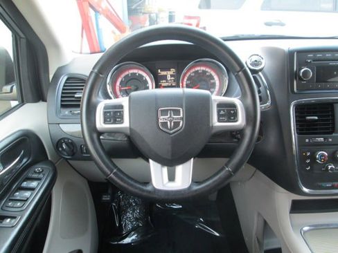 Used 2016 Dodge Grand Caravan SXT w/ Rear Park Assist Package FWD image 17