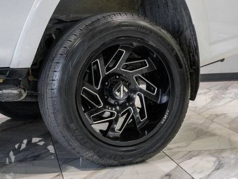 Used 2017 Toyota 4Runner SR5 RWD image 71