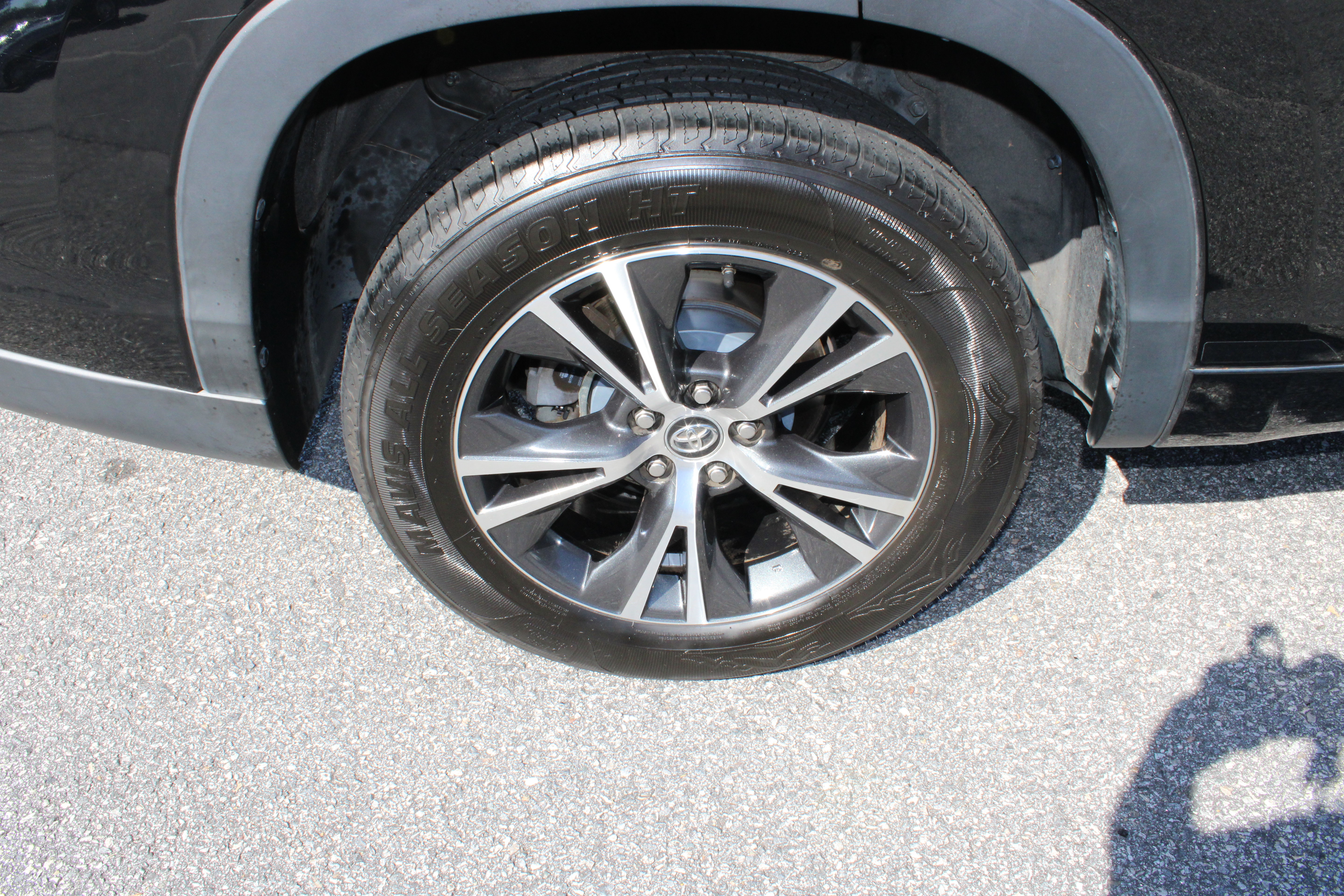 Used 2018 Toyota Highlander Plus FWD image 12