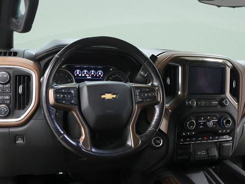 Used 2021 Chevrolet Silverado 1500 High Country w/ Technology Package AWD/4WD image 11