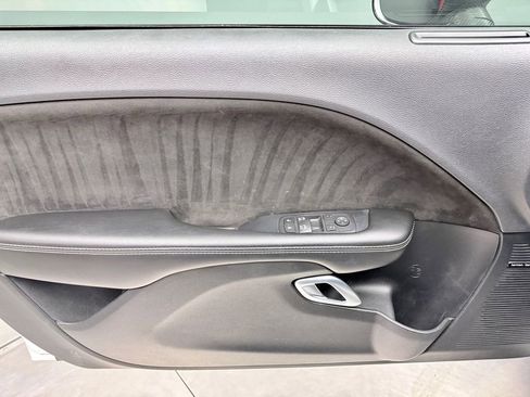 Used 2016 Dodge Challenger SRT w/ Technology Group image 15