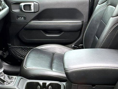 Used 2023 Jeep Wrangler Unlimited Sahara w/ Cold Weather Group image 15