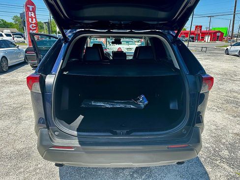 Used 2019 Toyota RAV4 XLE Premium FWD image 13