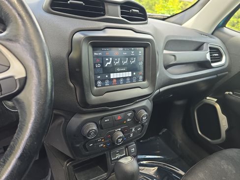 Used 2021 Jeep Renegade Latitude w/ Convenience Group FWD image 19