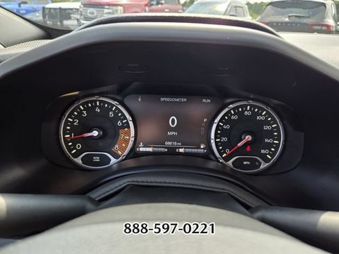 Used 2023 Jeep Renegade Latitude AWD/4WD image 29