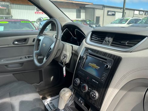 Used 2014 Chevrolet Traverse LT FWD image 8