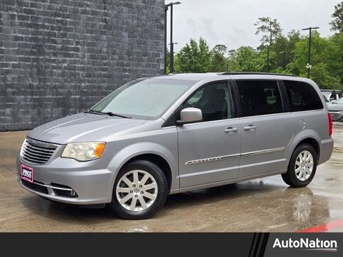 Used 2014 Chrysler Town & Country Touring image 1