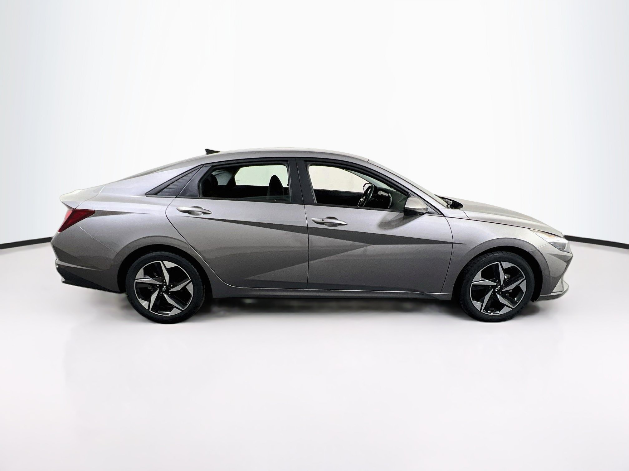 Used 2023 Hyundai Elantra SEL w/ Convenience Package FWD image 4