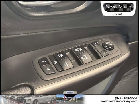 Used 2022 Jeep Cherokee Limited AWD/4WD image 15