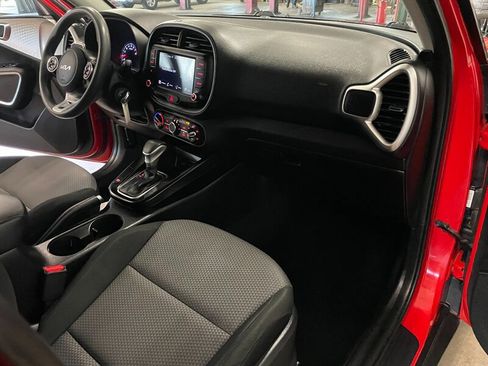 Used 2022 Kia Soul LX w/ Technology Package FWD image 17
