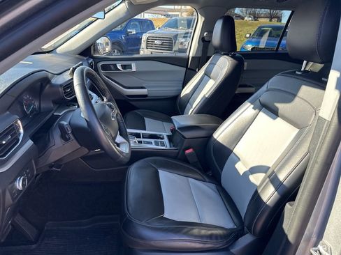 Used 2022 Ford Explorer XLT w/ Equipment Group 202A image 21