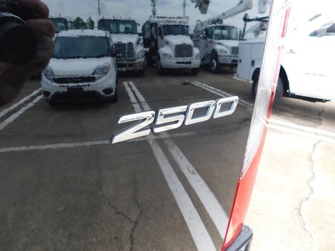 Used 2025 Mercedes-Benz Sprinter 2500 image 38