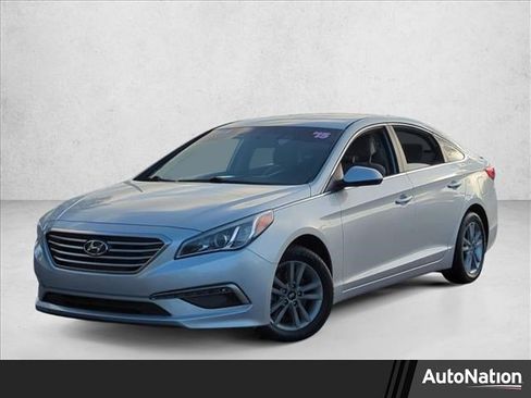 Used 2015 Hyundai Sonata SE image 1