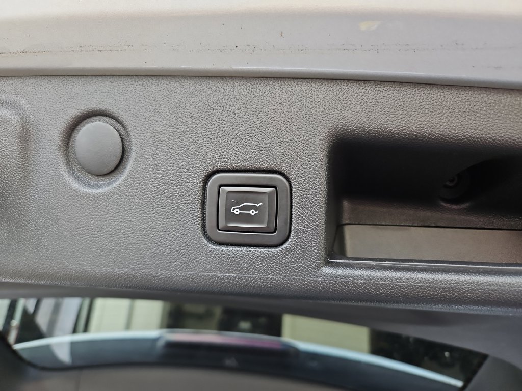 Used 2020 Chevrolet Equinox LT FWD image 31