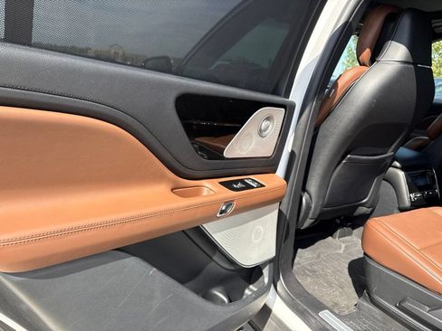 Used 2021 Lincoln Aviator Reserve w/ Equipment Group 202A AWD/4WD image 16