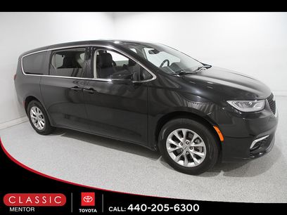 Used 2023 Chrysler Pacifica Touring-L
