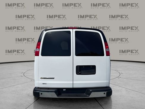 Used 2025 Chevrolet Express 3500 LT w/ LT Preferred Equipment Group RWD image 4