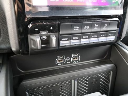 New 2026 RAM 2500 Laramie AWD/4WD image 14